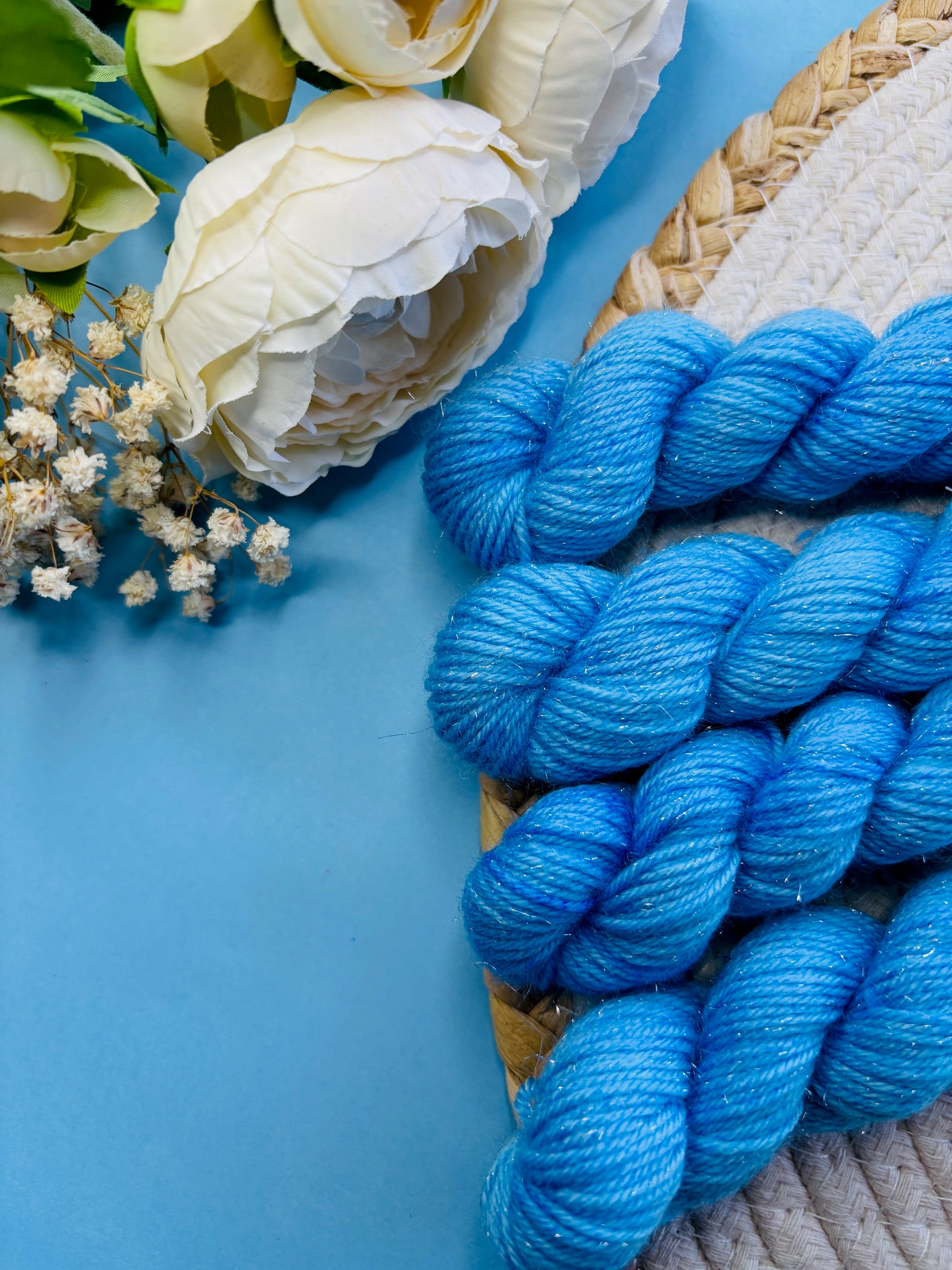 Laine pailletée fingering couleur bleu pastel