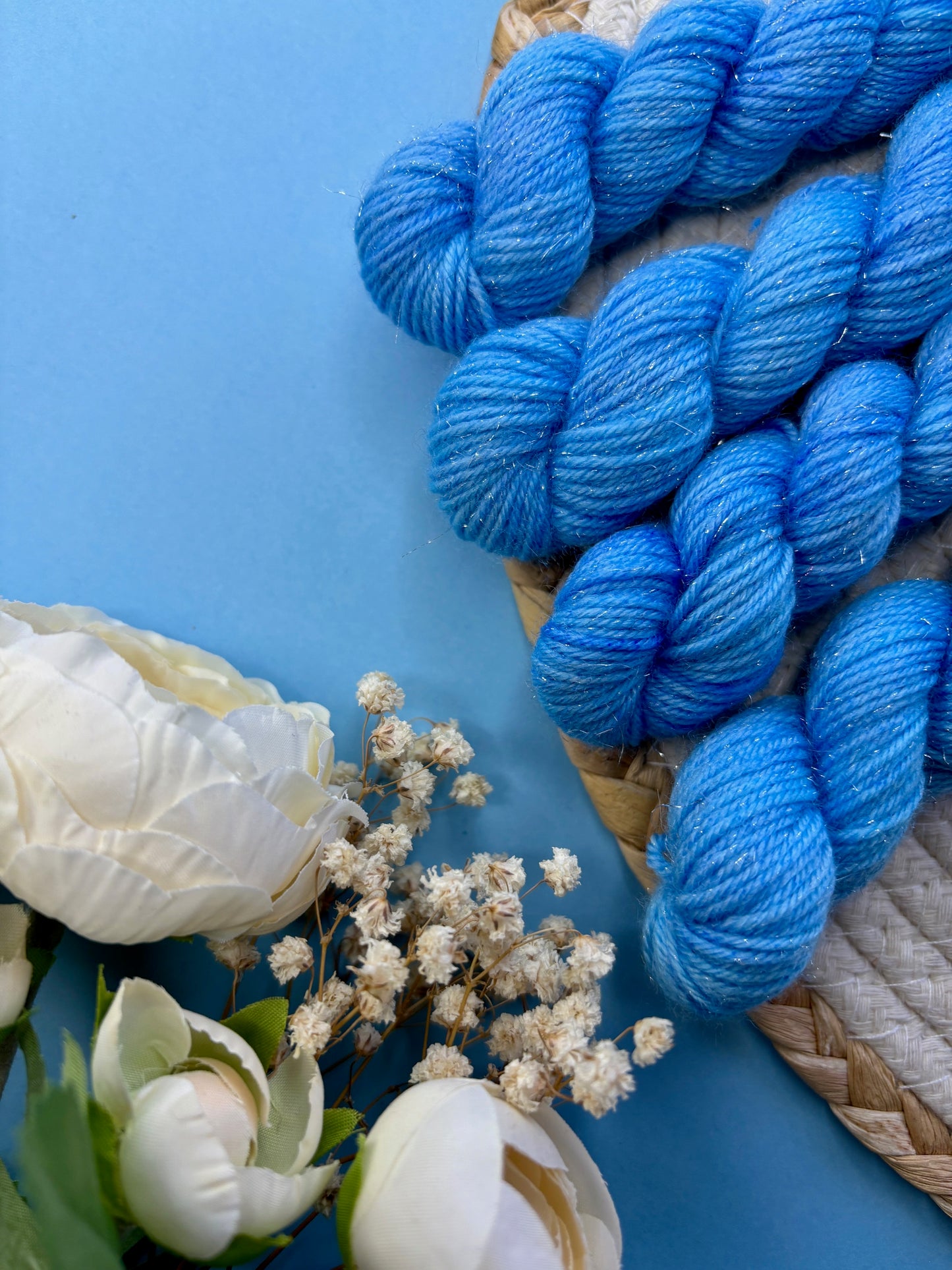 Laine pailletée fingering couleur bleu pastel