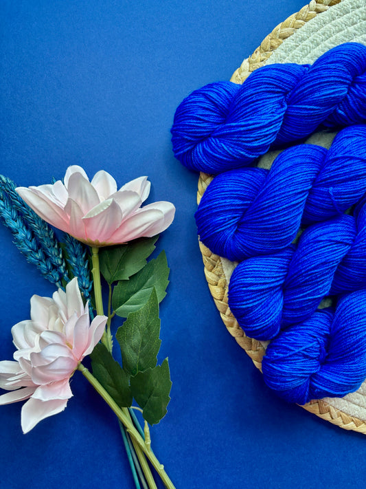 laine fingering bleu majorelle